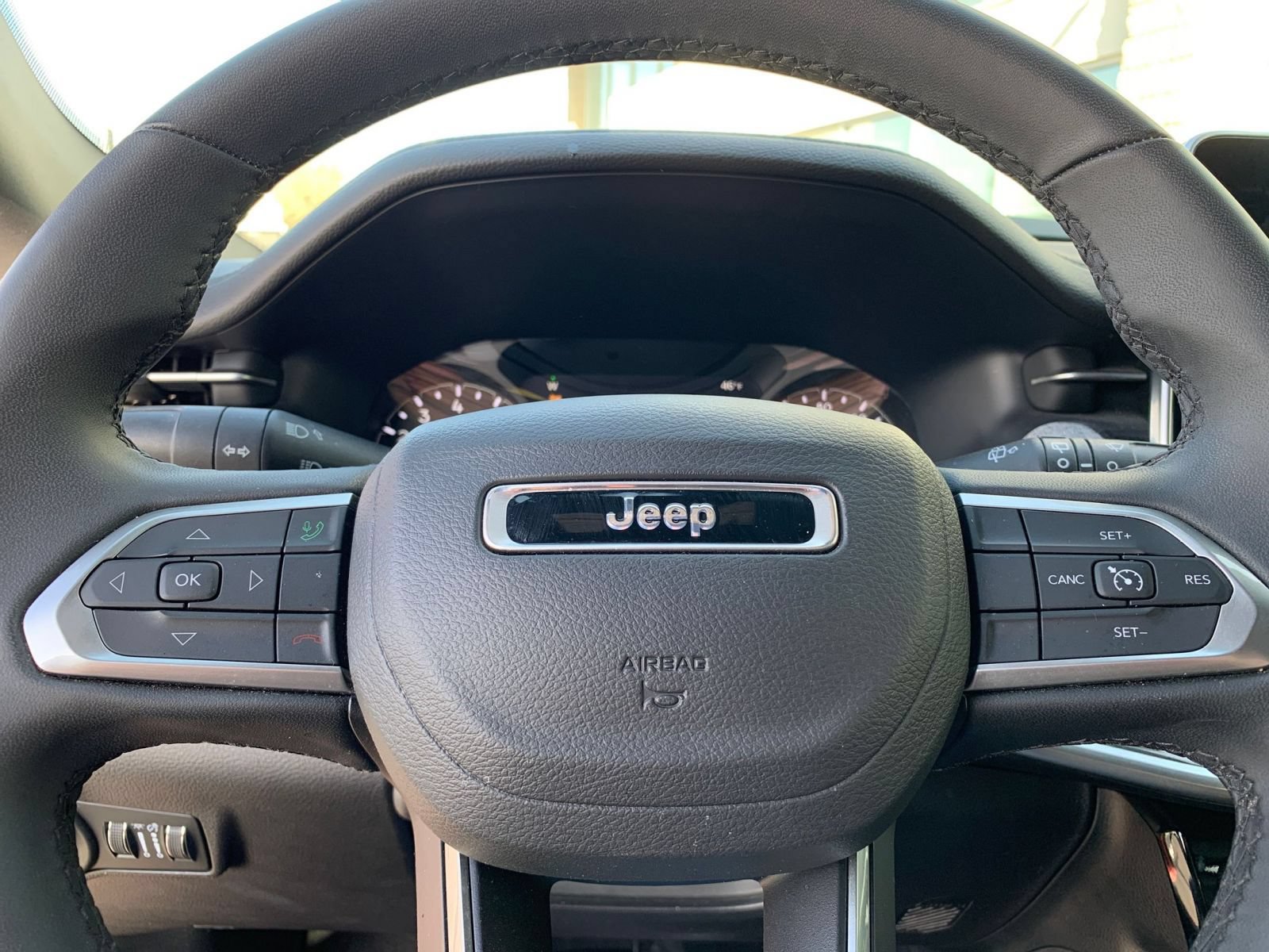 Used 2025 Jeep Compass Latitude AWD/4WD image 27