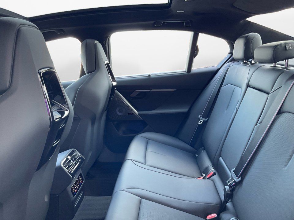 Used 2026 BMW M5 w/ Executive Package image 13