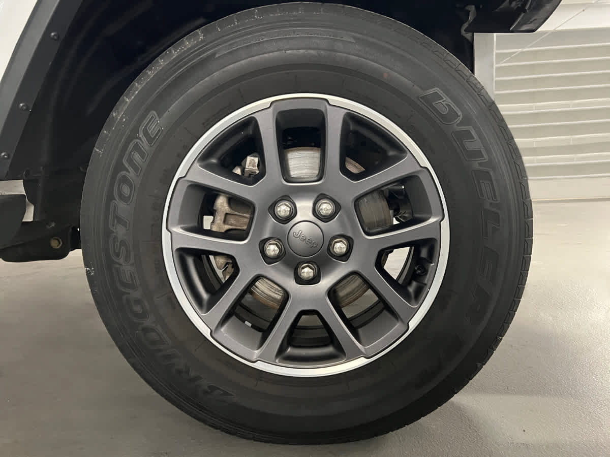 Used 2020 Jeep Gladiator Overland AWD/4WD image 15