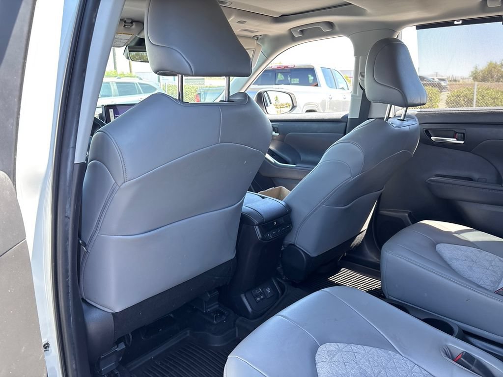 Used 2023 Toyota Highlander Bronze Edition AWD/4WD image 10