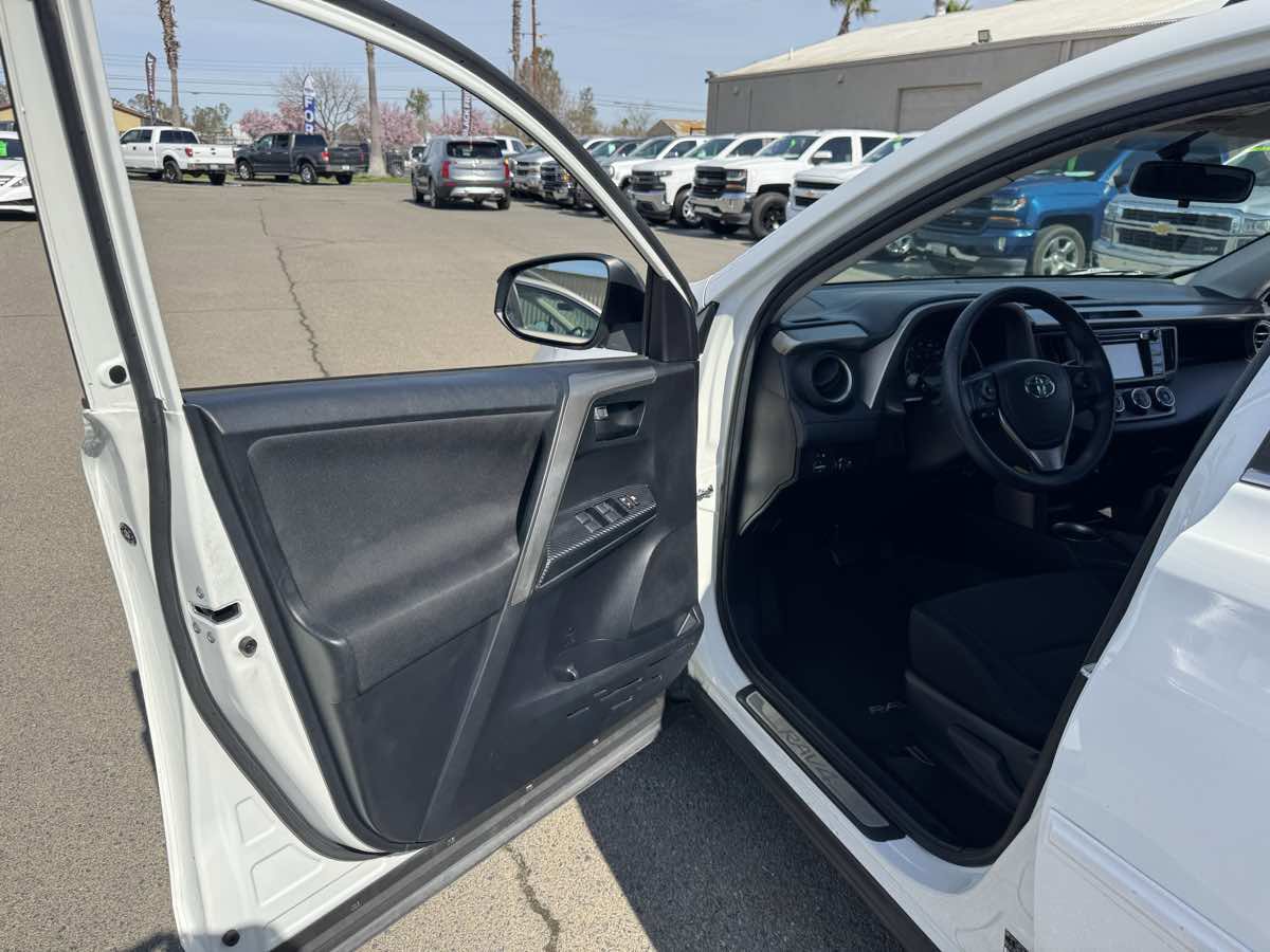 Used 2015 Toyota RAV4 LE image 22