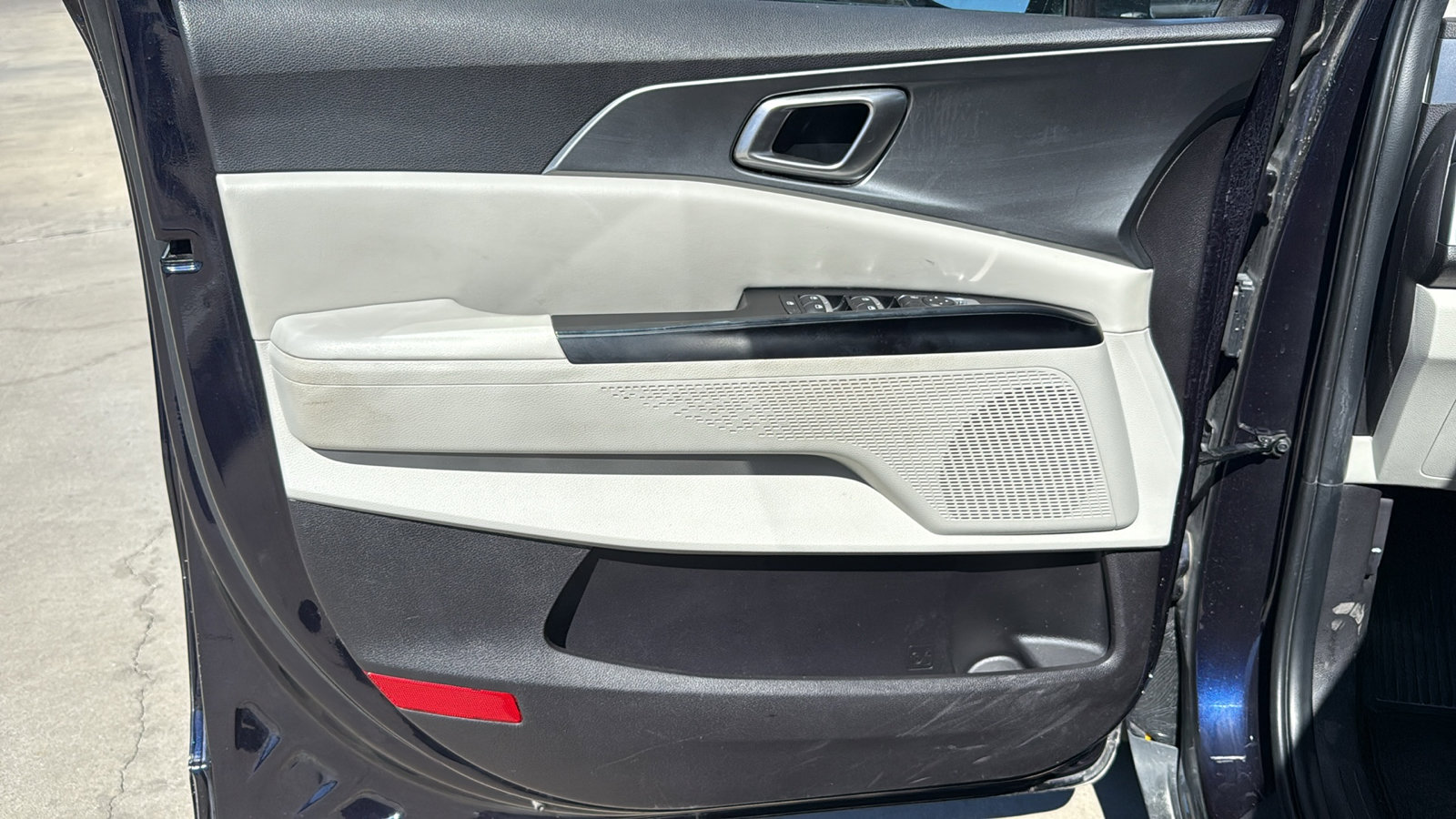 Used 2024 Kia Carnival LX image 13