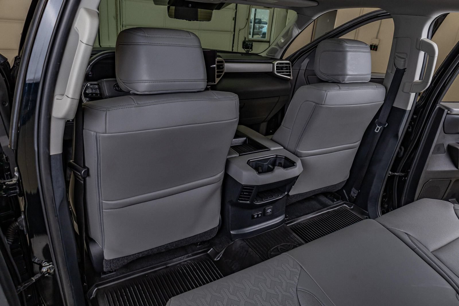 Used 2024 Toyota Tundra Limited AWD/4WD image 34