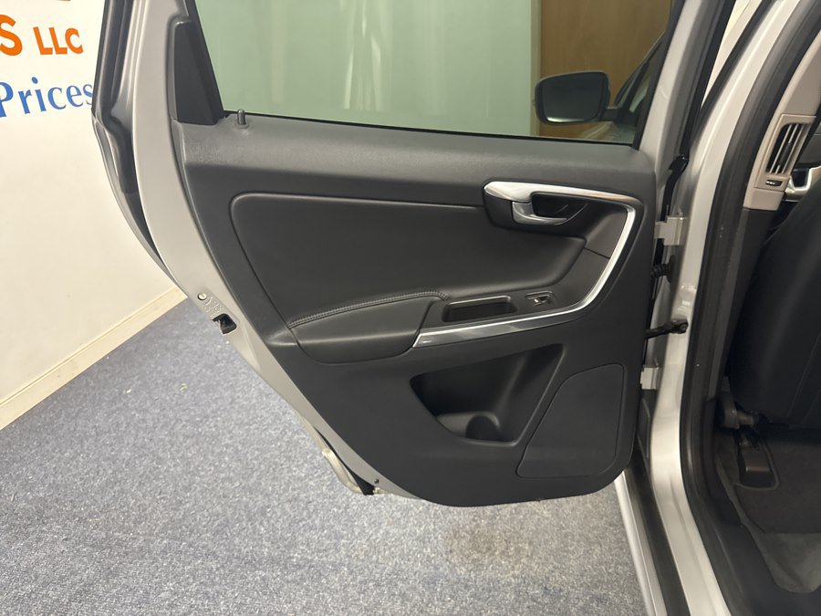 Used 2015 Volvo XC60 T5 AWD/4WD image 12