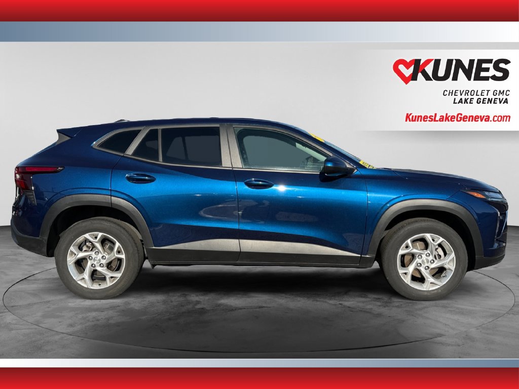 Used 2024 Chevrolet Trax LS w/ LS Convenience Package FWD image 10