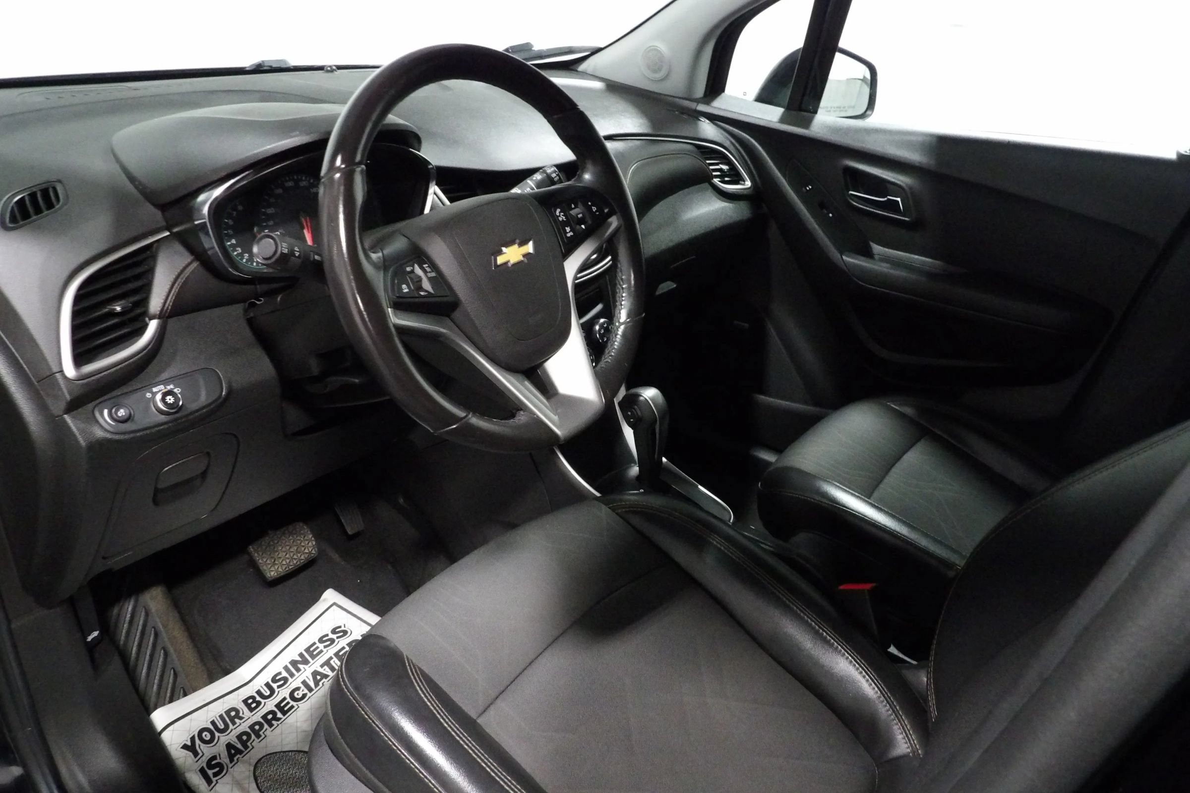 Used 2019 Chevrolet Trax LT w/ Sun & Sound Package AWD/4WD image 9