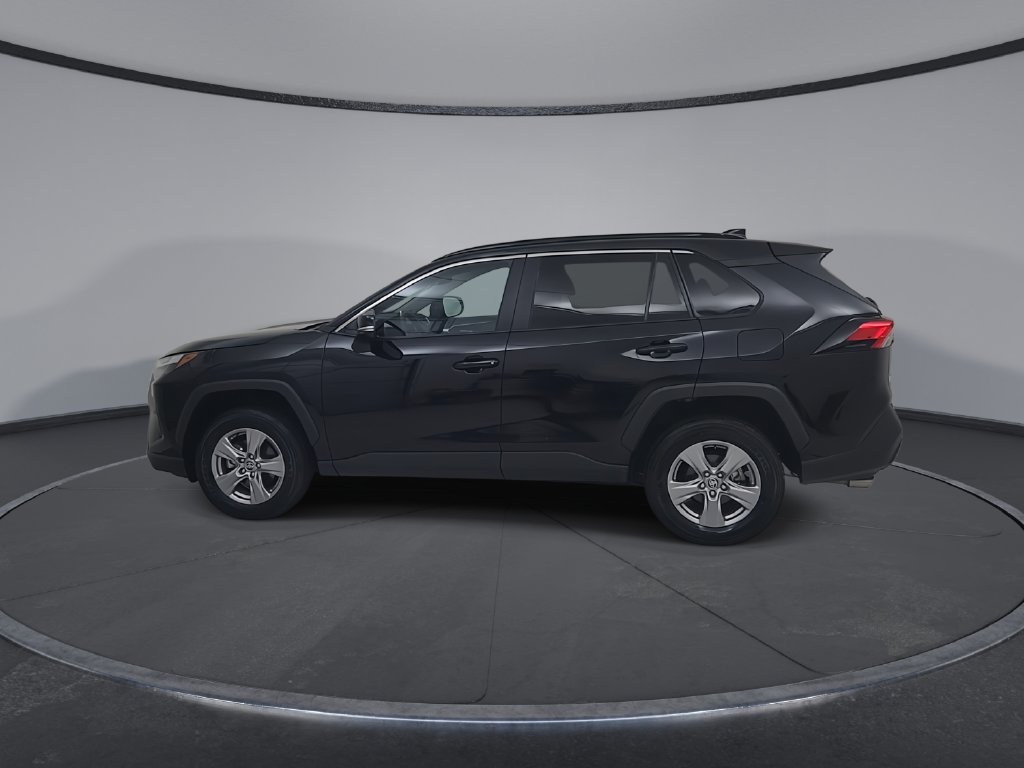 Used 2025 Toyota RAV4 XLE AWD/4WD image 9