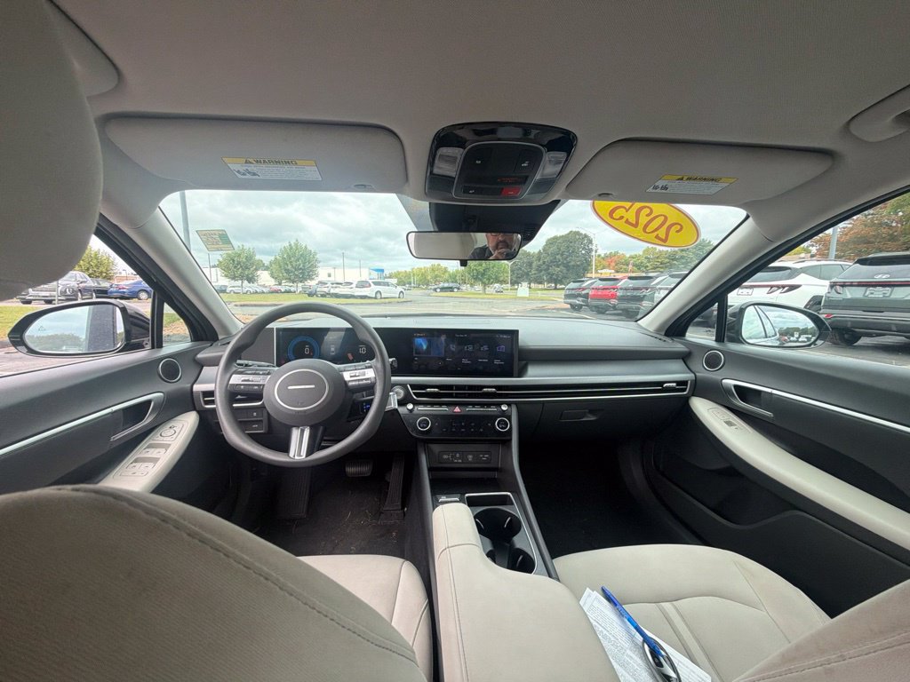 Used 2025 Hyundai Sonata SEL FWD image 11