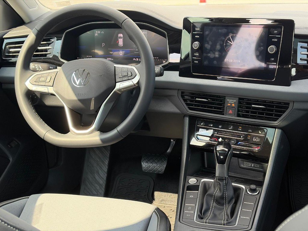 Used 2026 Volkswagen Jetta SE FWD image 12