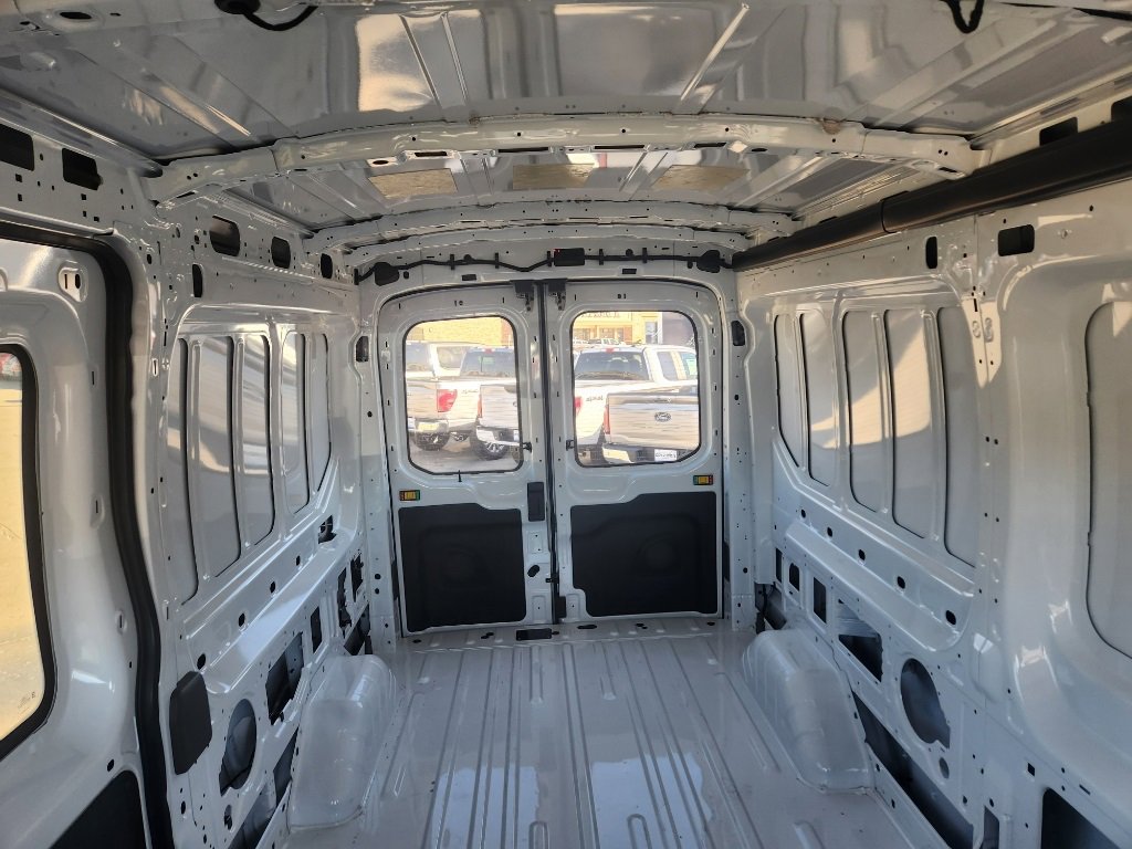 Used 2023 Ford E-Transit Medium Roof image 28