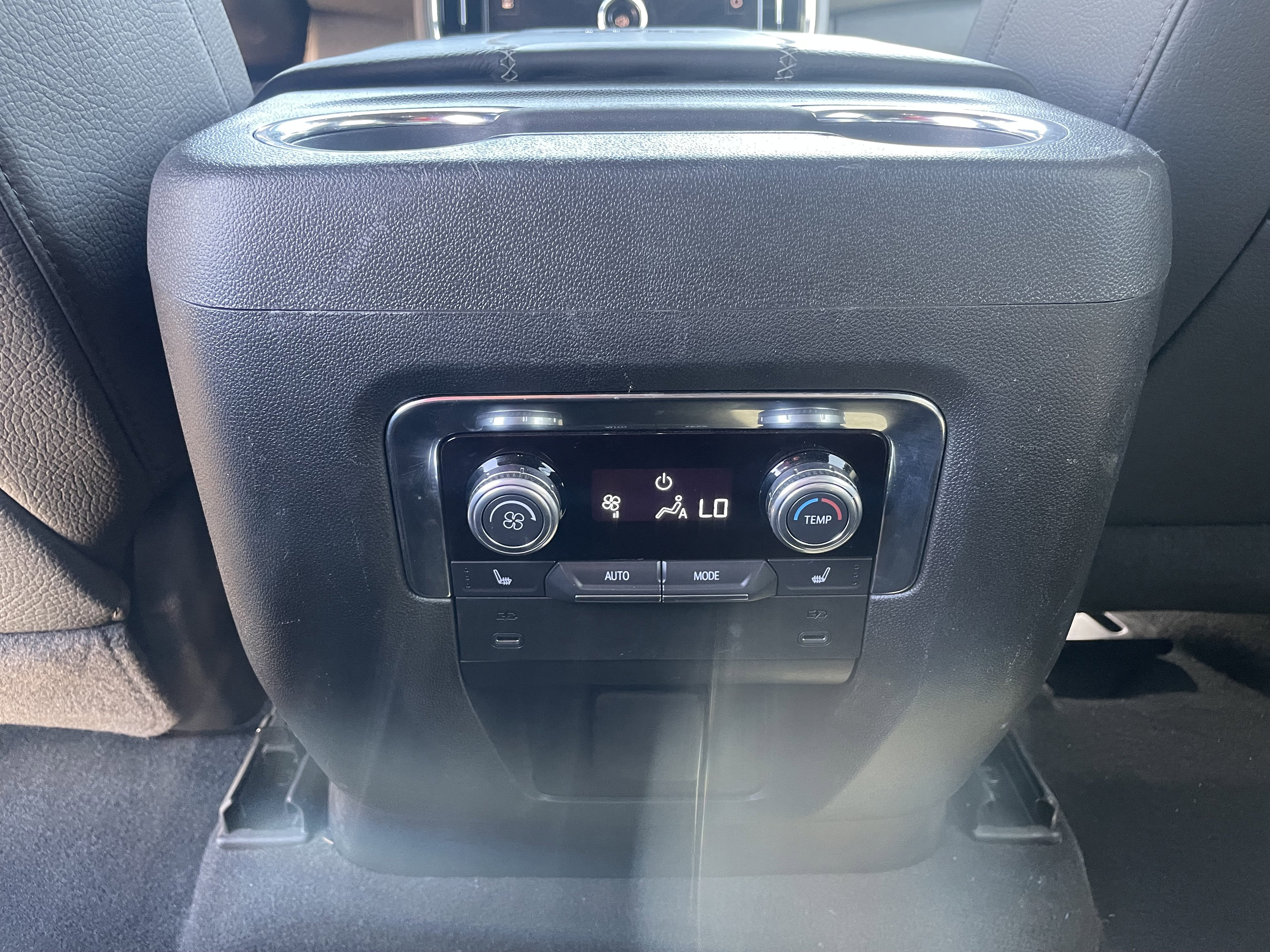 Used 2025 GMC Yukon XL Denali AWD/4WD image 25