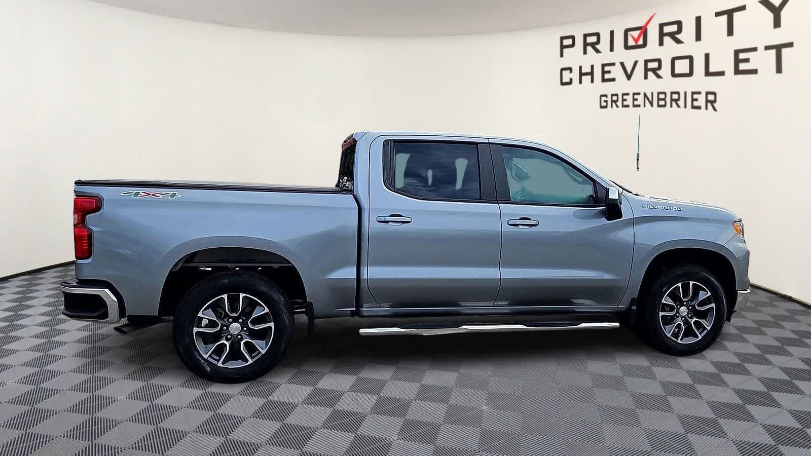 Used 2025 Chevrolet Silverado 1500 LT AWD/4WD image 9