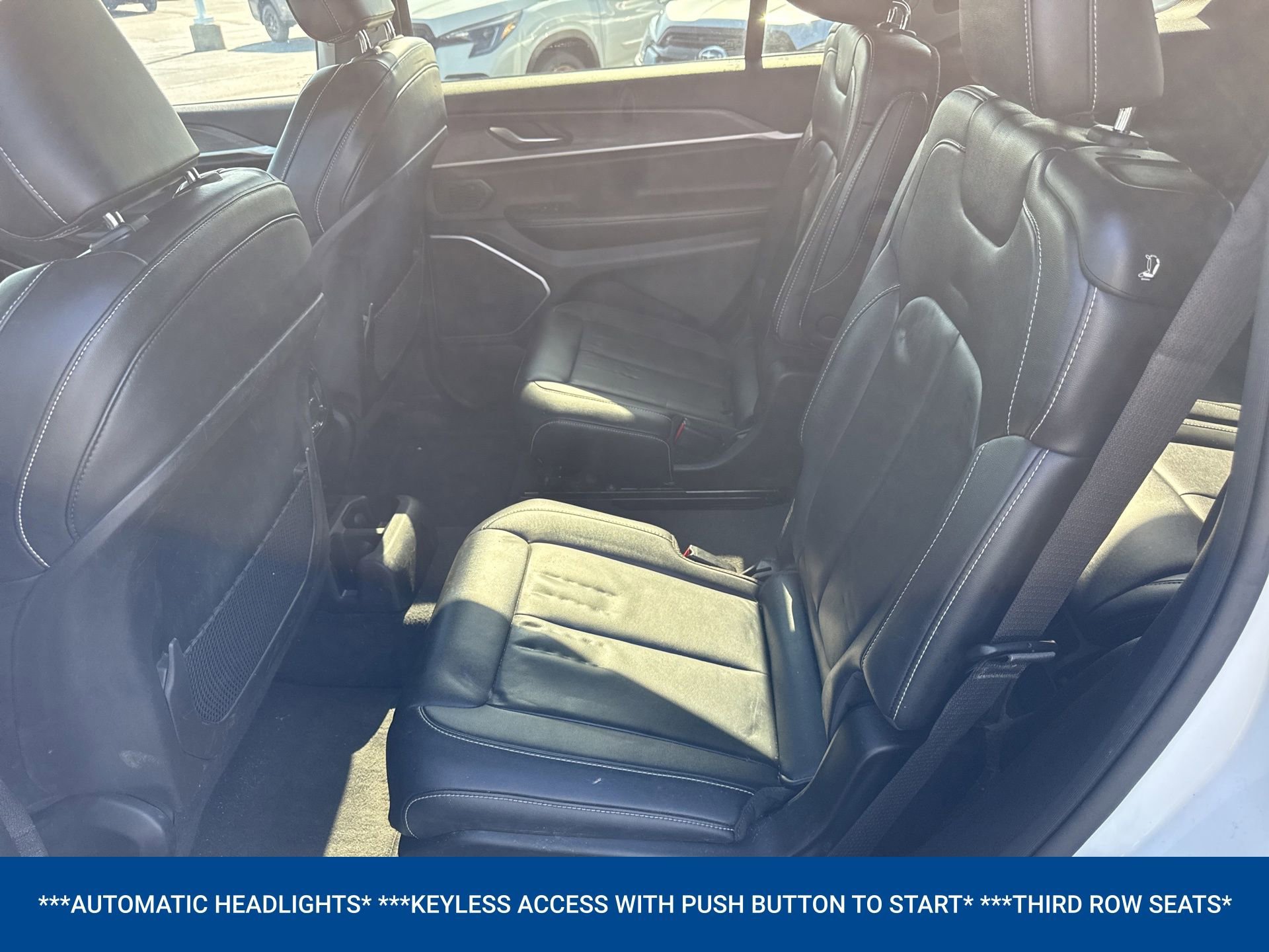 Used 2022 Jeep Grand Cherokee L Limited w/ Black Appearance Package image 11