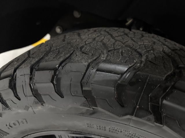 Used 2024 GMC Sierra 2500 AT4 w/ Technology Package image 36