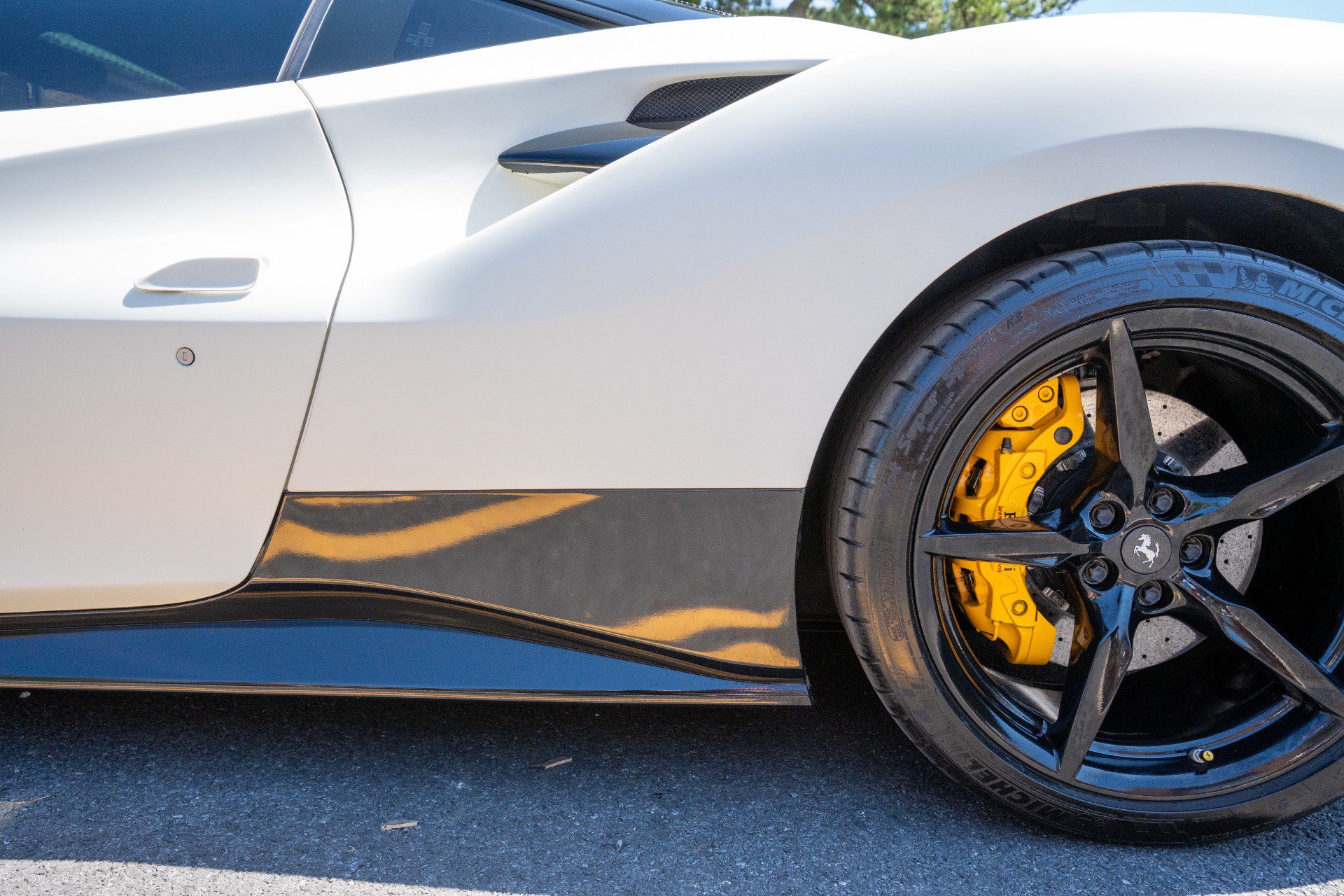 Used 2018 Ferrari 488 GTB RWD image 32