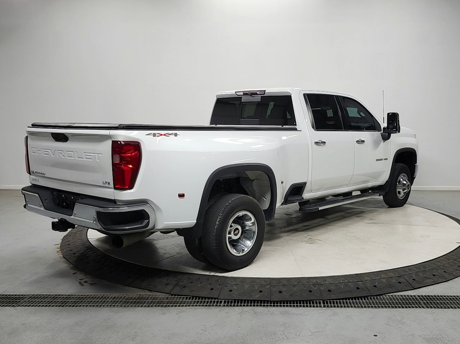 Used 2023 Chevrolet Silverado 3500 LTZ w/ LTZ Convenience Package AWD/4WD image 7