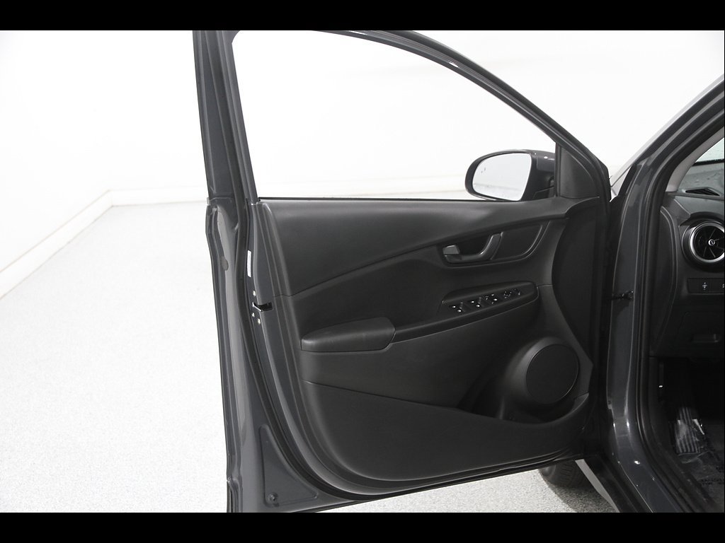 Certified 2023 Hyundai Kona SE AWD/4WD image 4