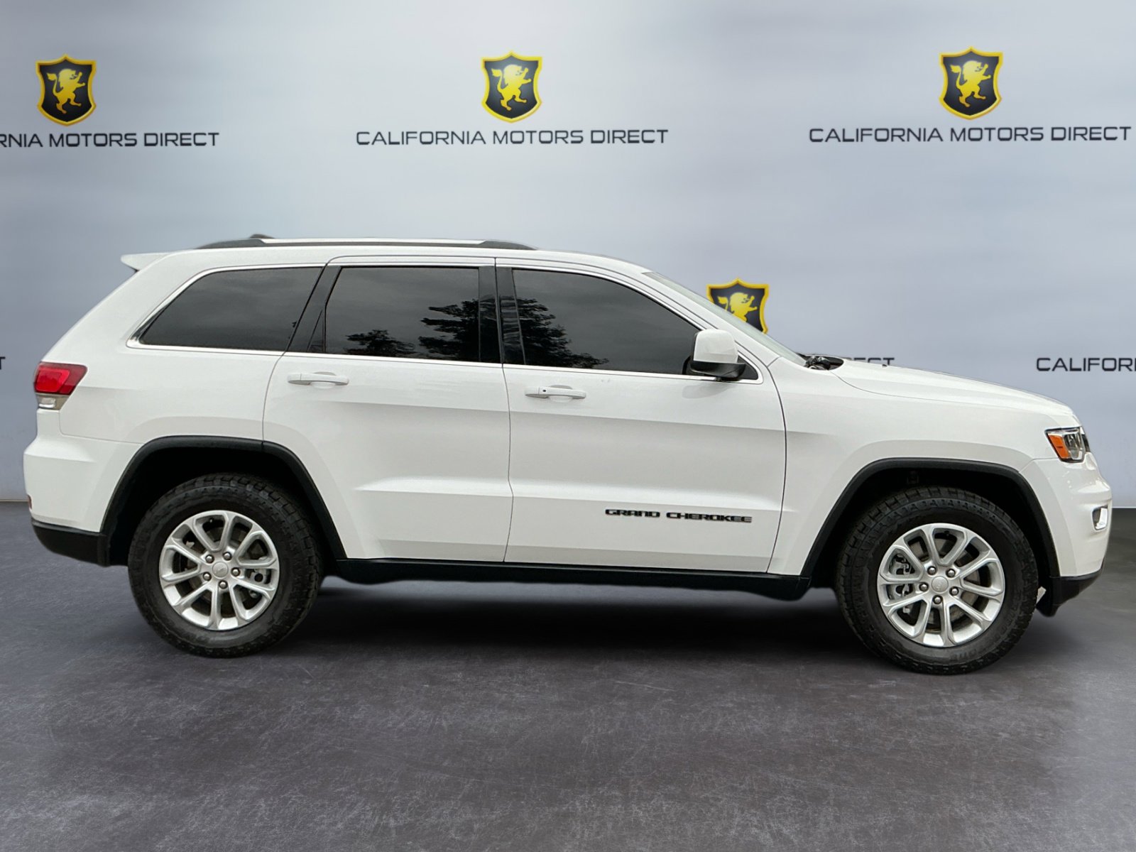 Used 2021 Jeep Grand Cherokee Laredo image 4
