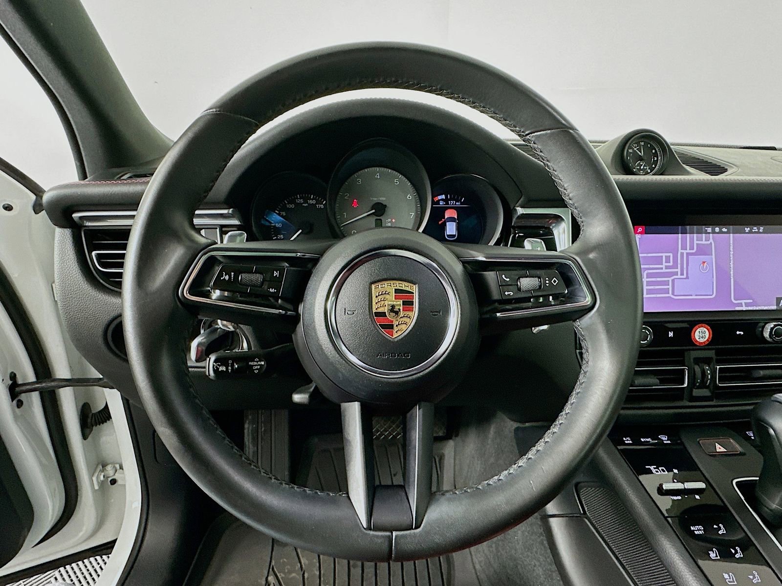 Used 2023 Porsche Macan S image 11