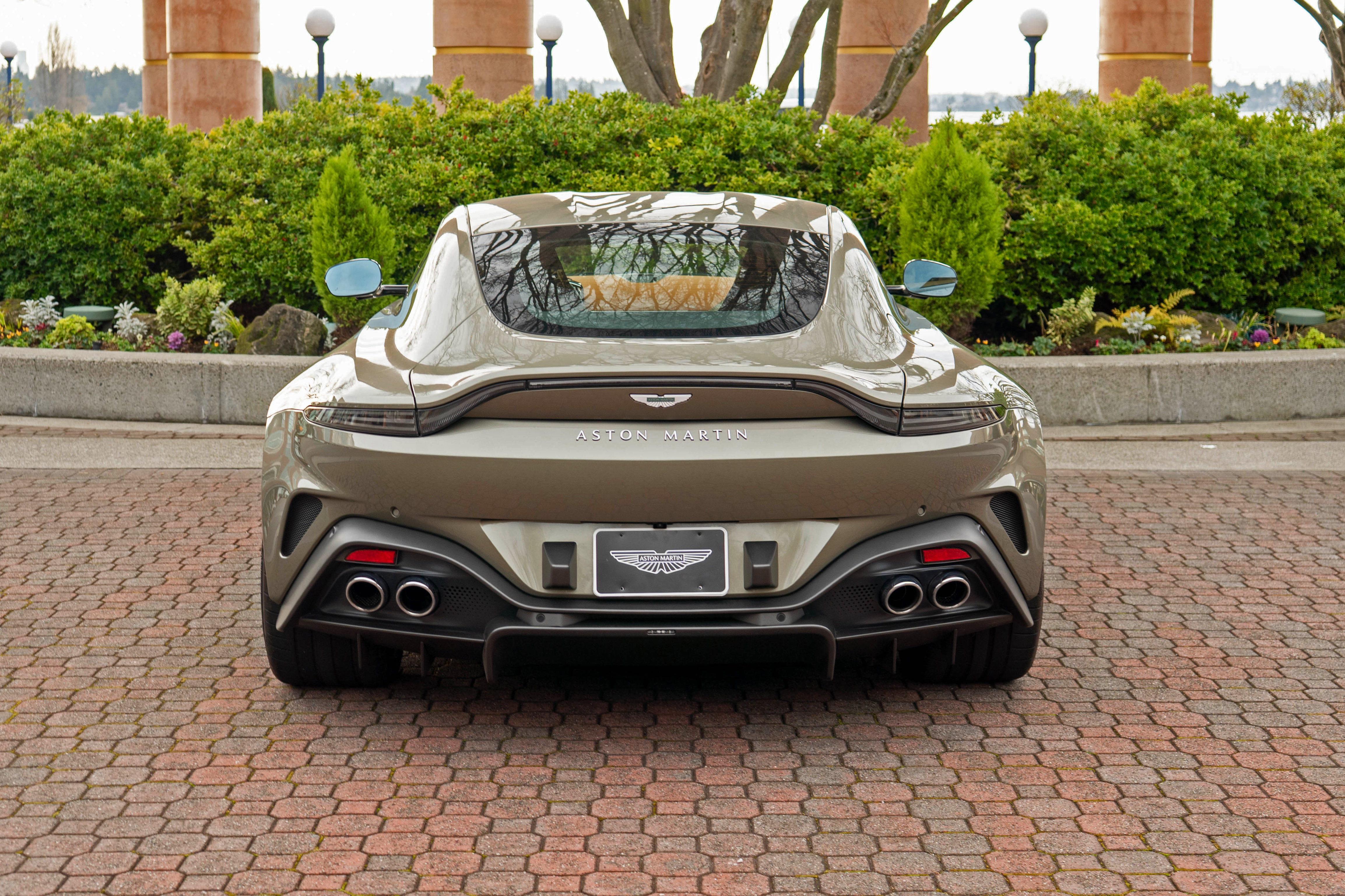 Used 2025 Aston Martin V8 Vantage Coupe image 37