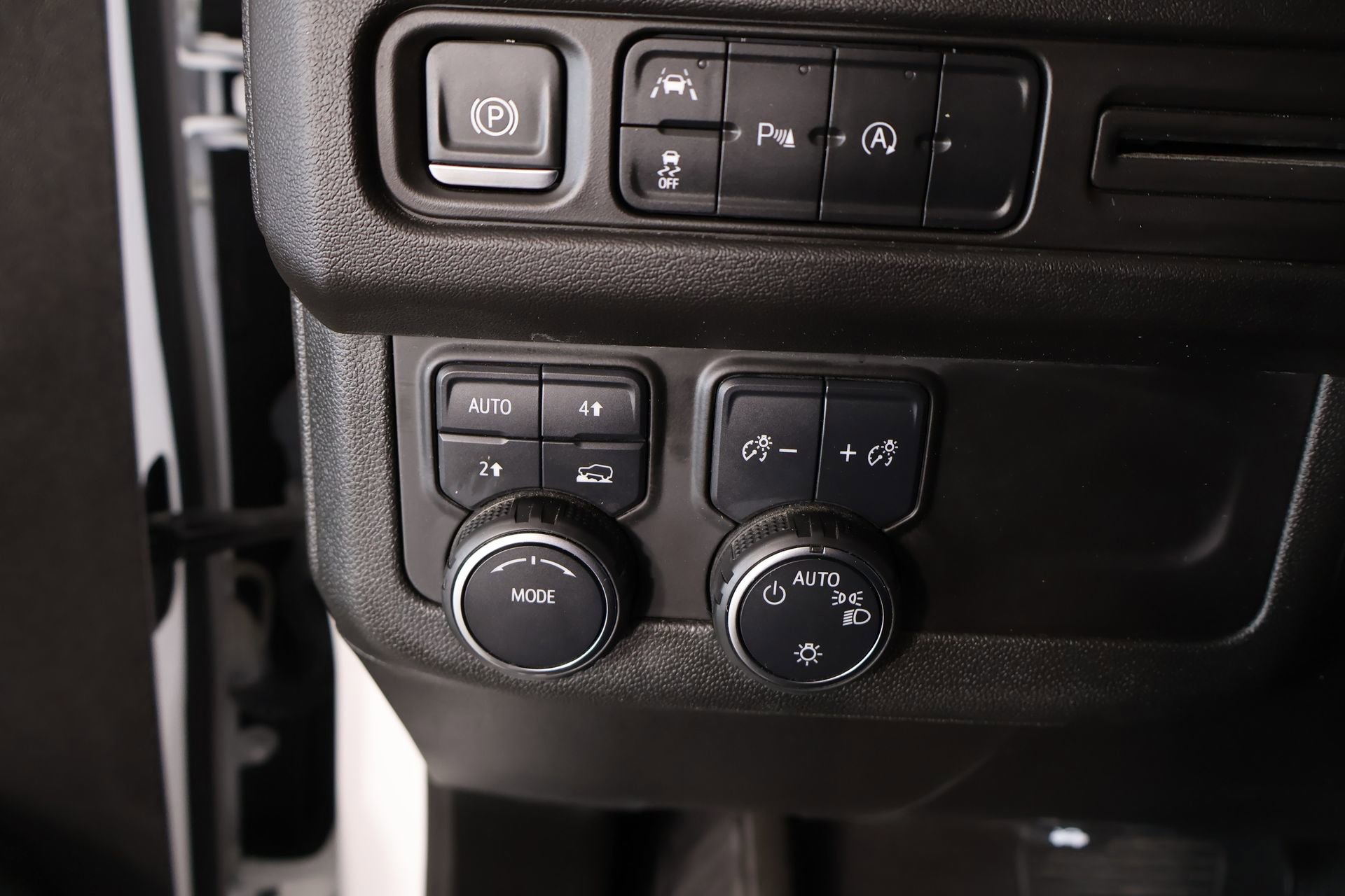 Used 2024 Chevrolet Tahoe LT AWD/4WD image 8