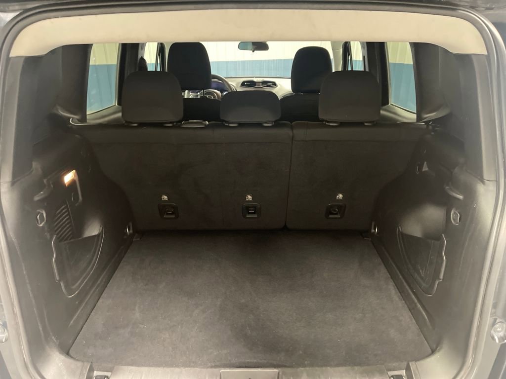 Used 2023 Jeep Renegade Latitude image 25