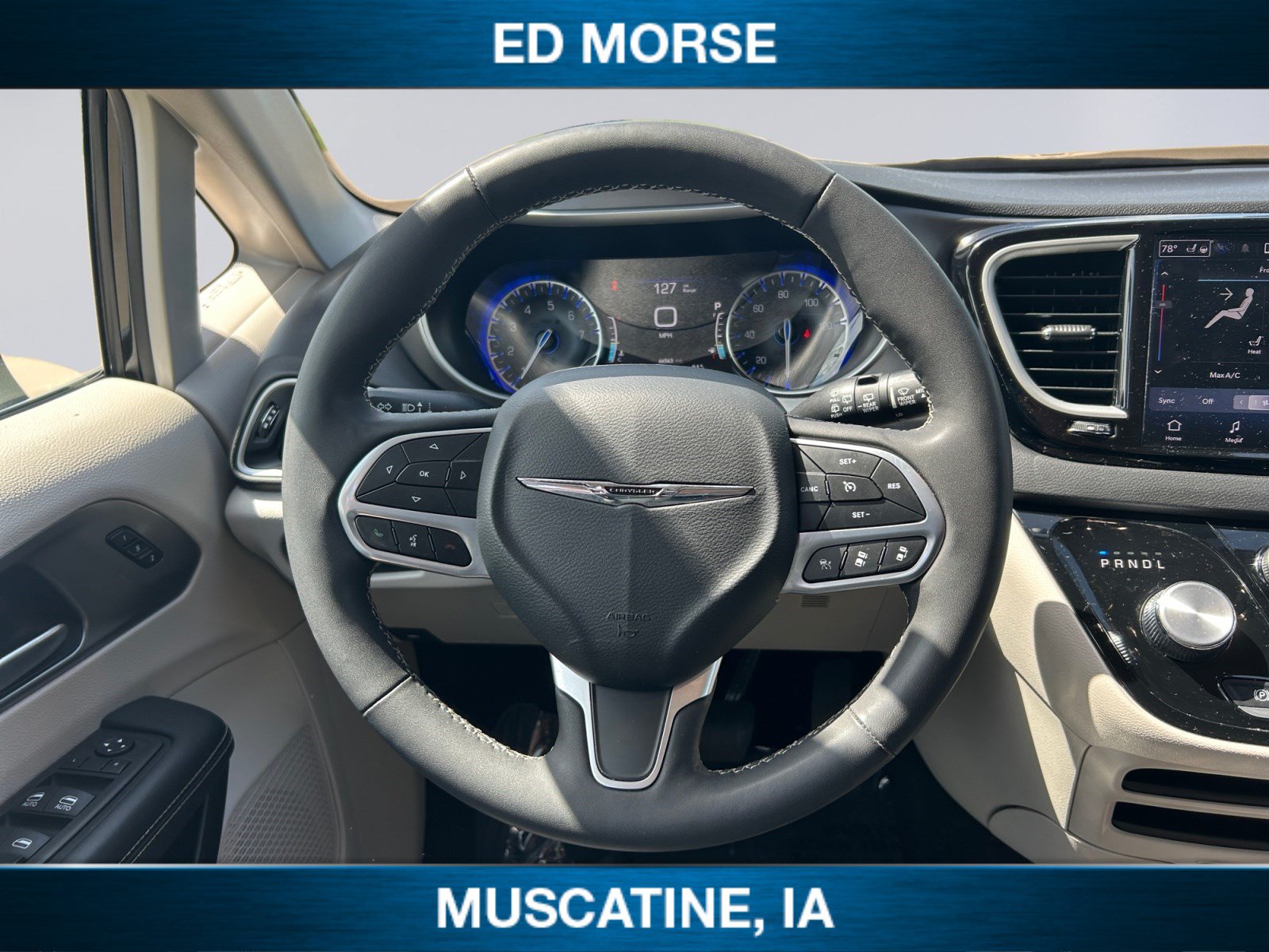 Used 2023 Chrysler Pacifica Touring-L FWD image 12