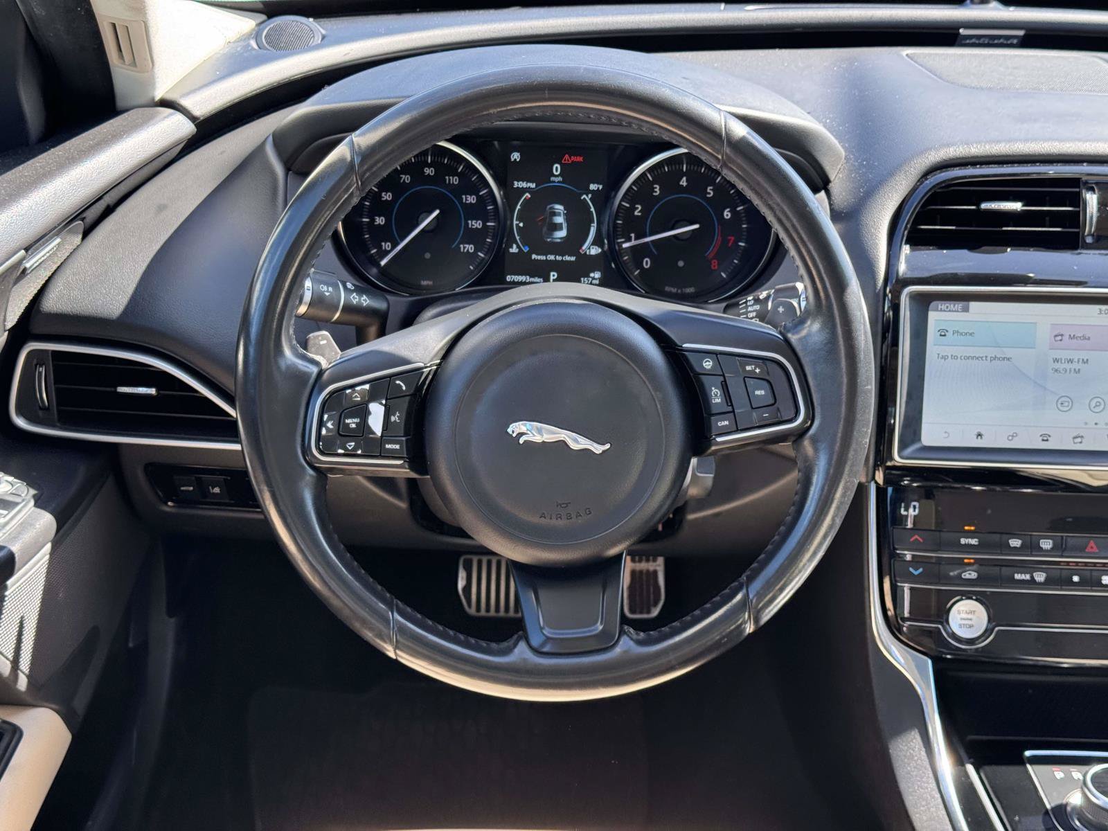 Used 2019 Jaguar XE Premium AWD/4WD image 11