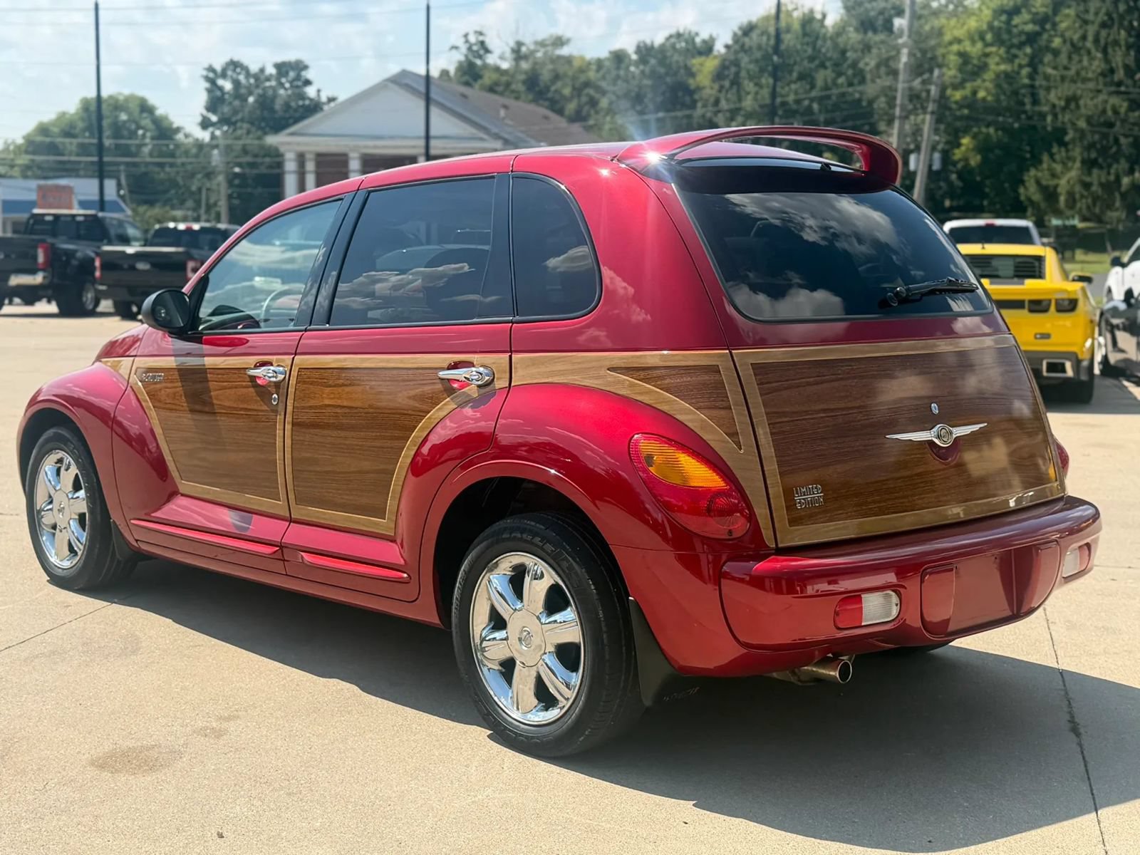 Used 2004 Chrysler PT Cruiser Limited FWD image 3