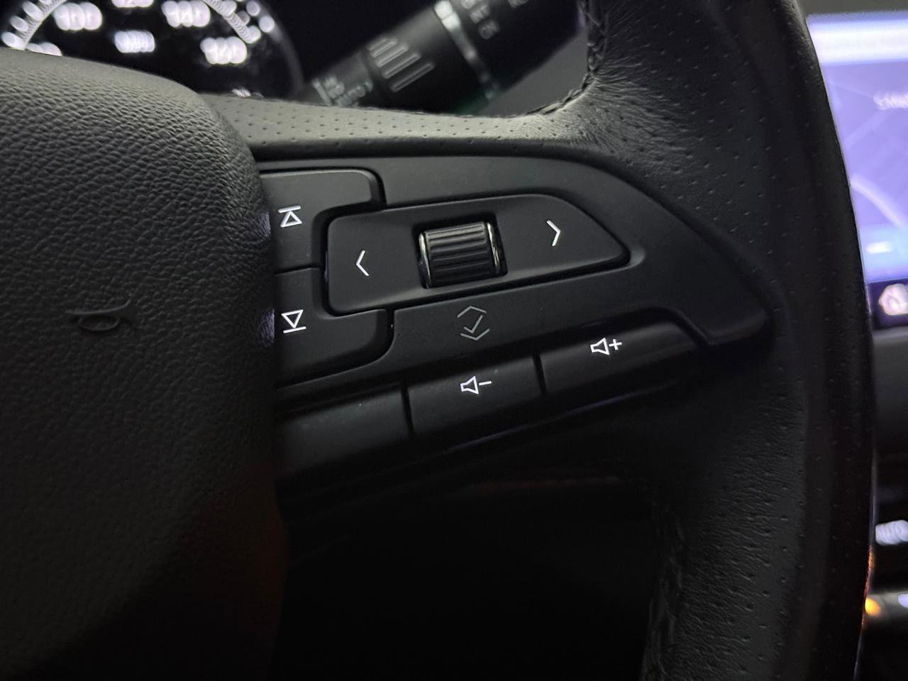 Used 2019 Cadillac XT4 Sport AWD/4WD image 38