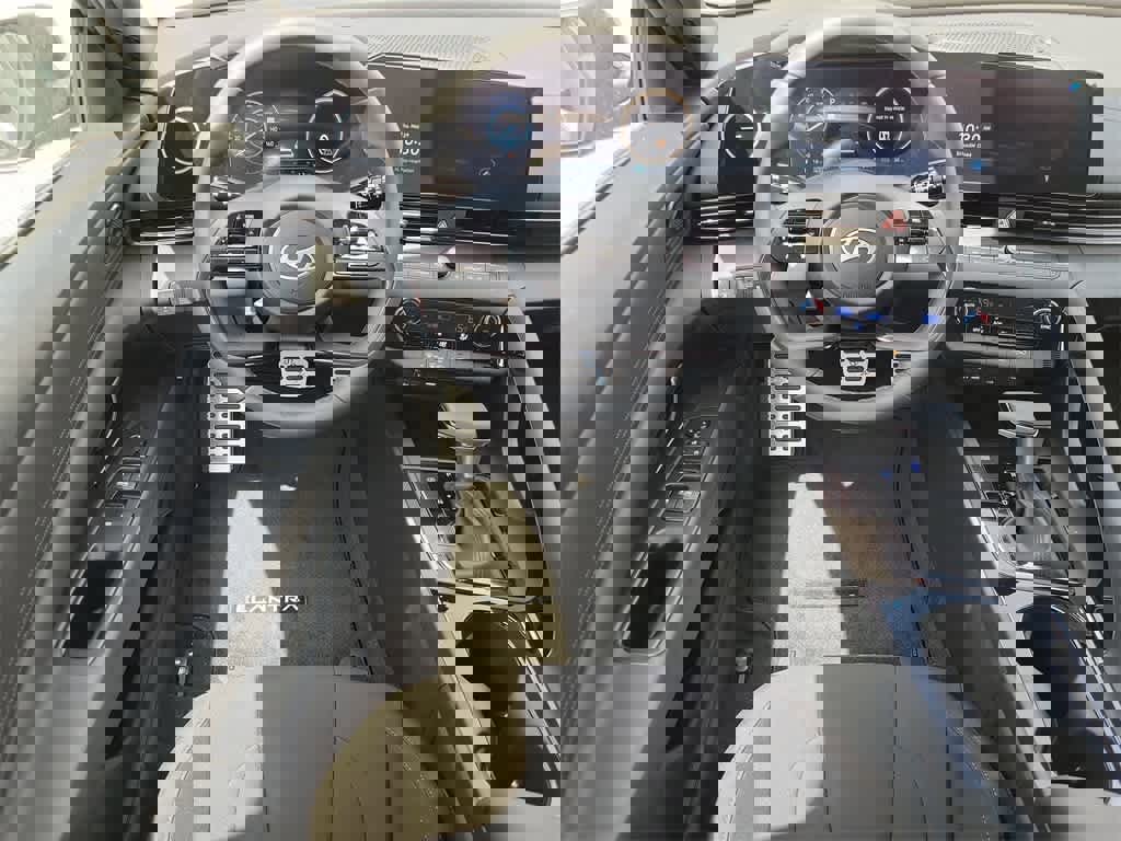 New 2025 Hyundai Elantra SEL image 19