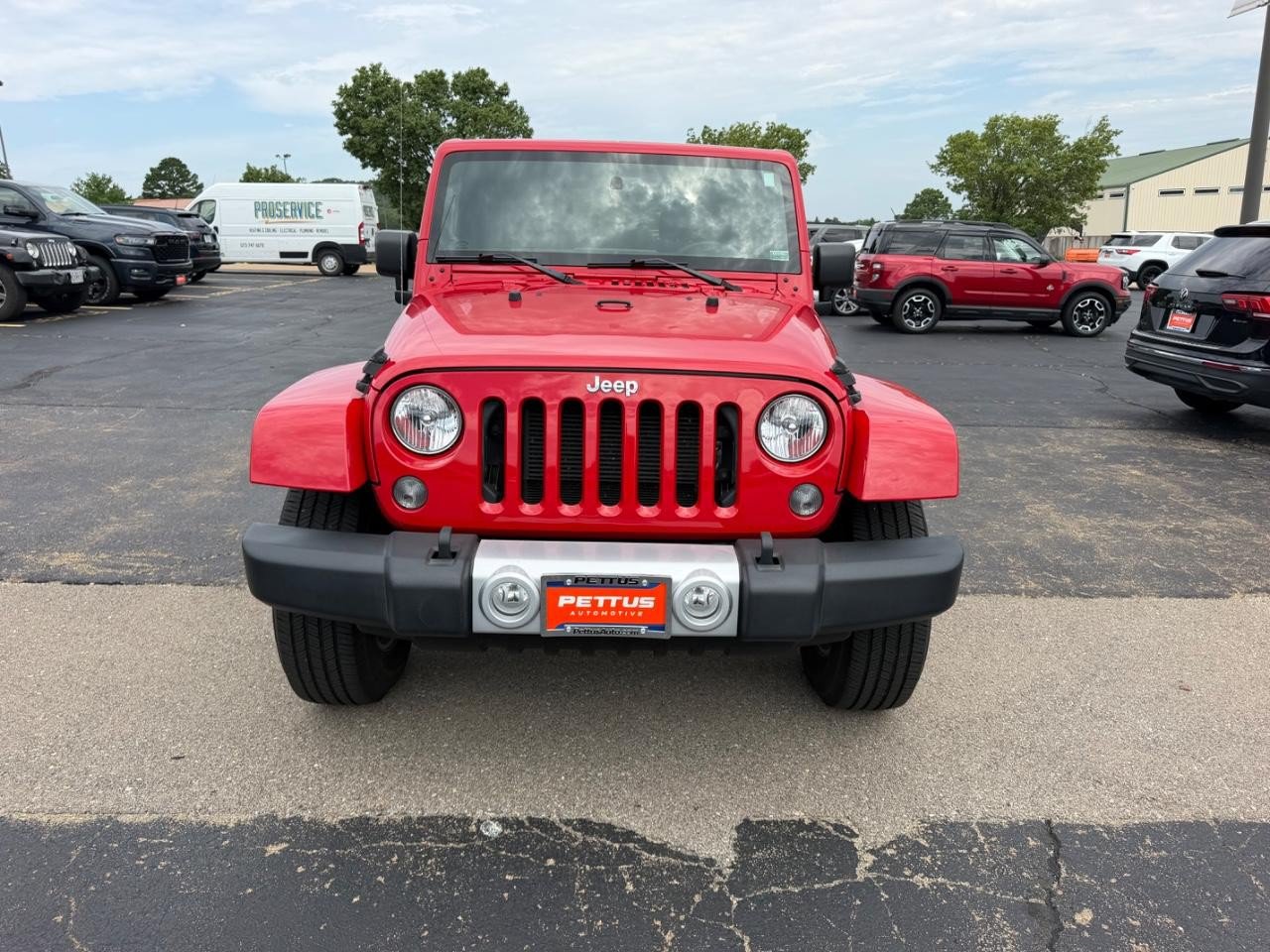 Used 2014 Jeep Wrangler Unlimited Sahara w/ Connectivity Group AWD/4WD image 8