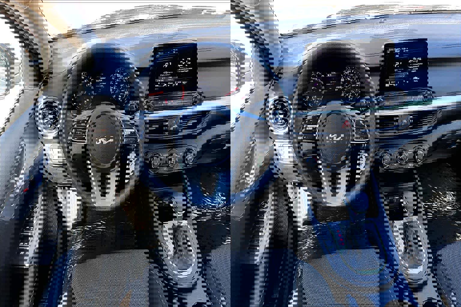 Used 2022 Kia Forte LXS w/ LXS Technology Package image 6