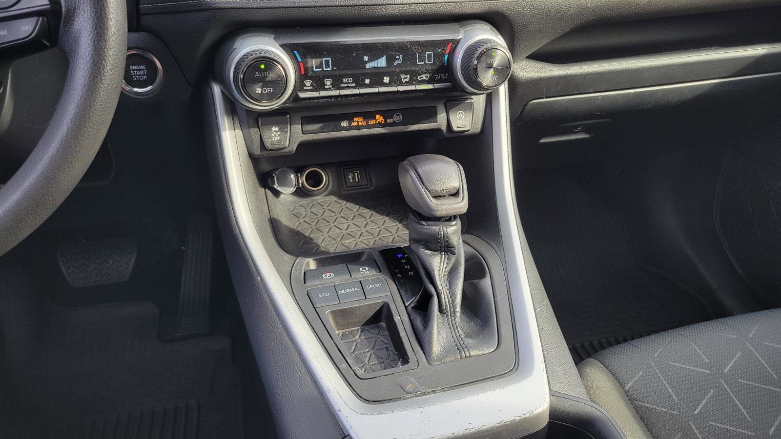 Used 2023 Toyota RAV4 XLE w/ Convenience Package image 28