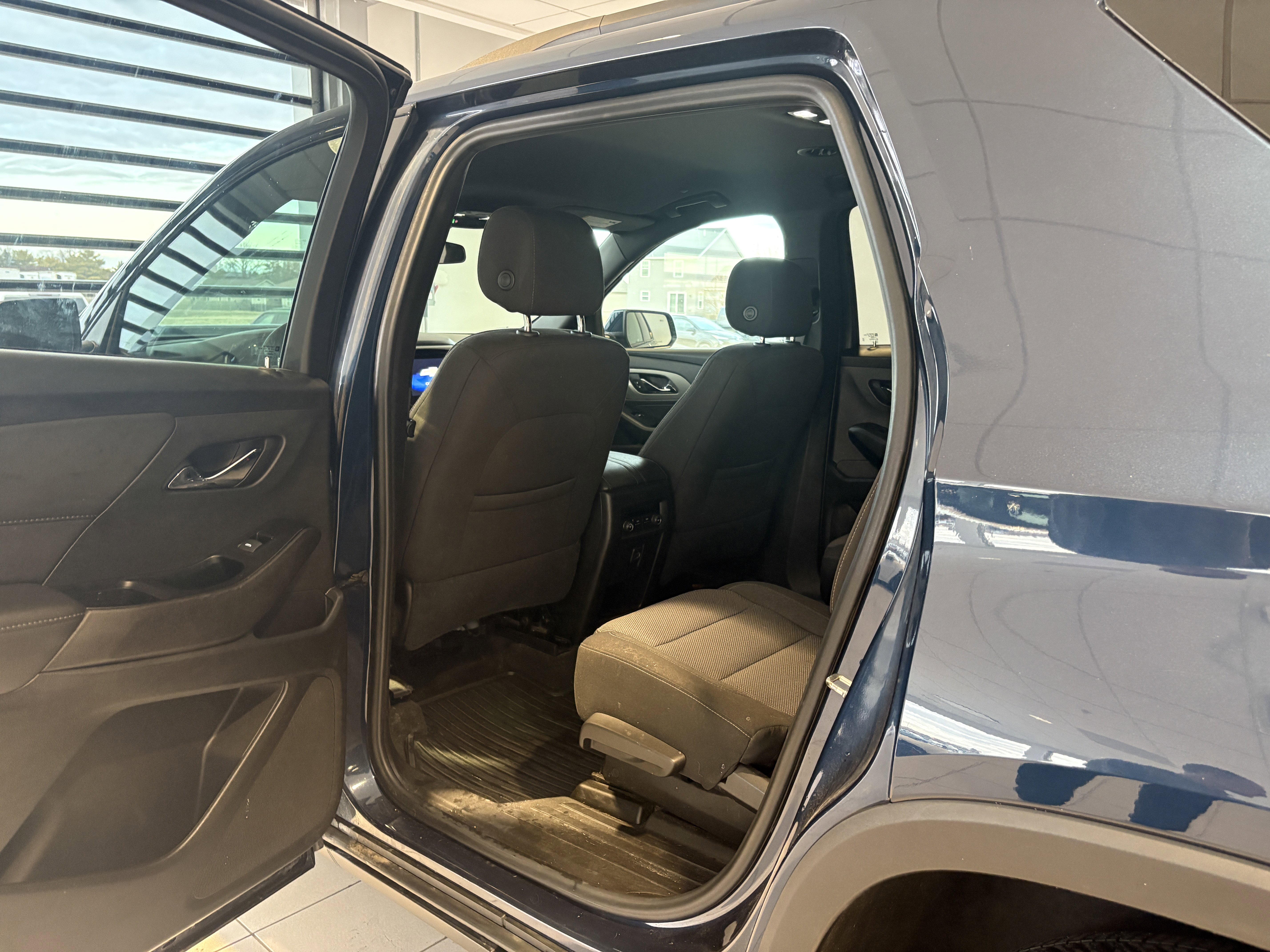 Used 2023 Chevrolet Traverse LT image 20