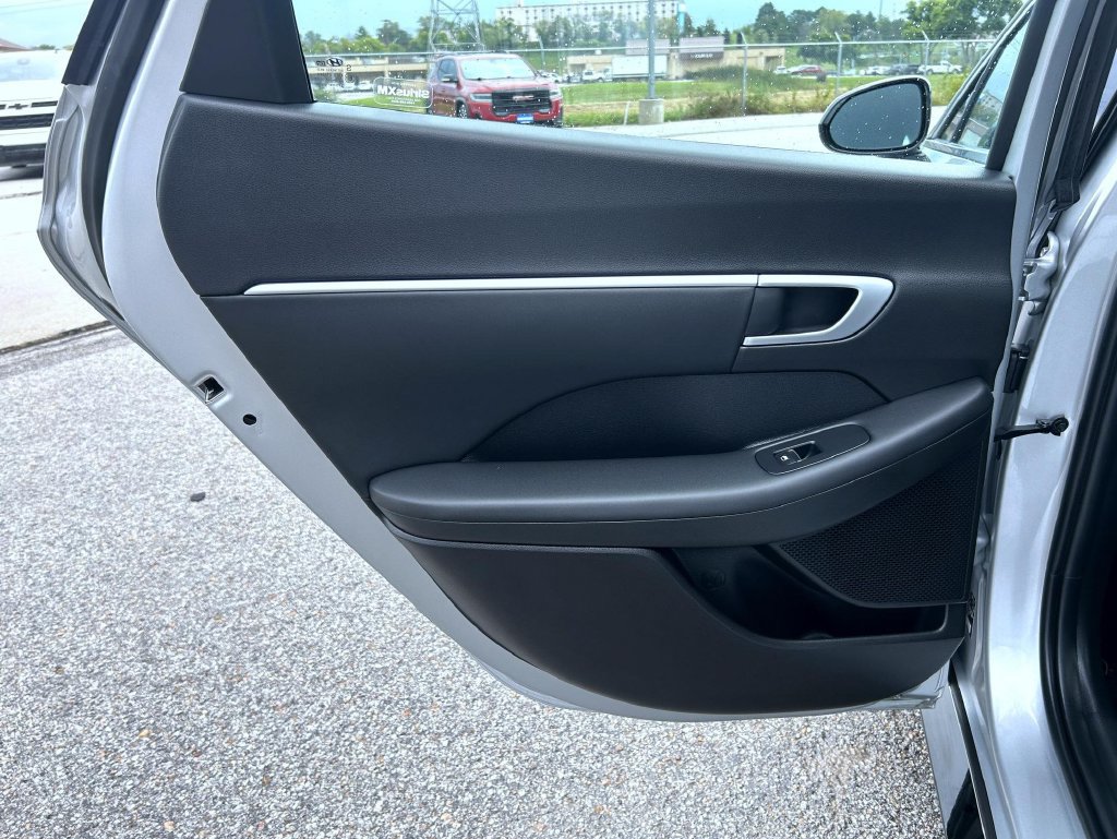 Used 2025 Hyundai Sonata SEL FWD image 19