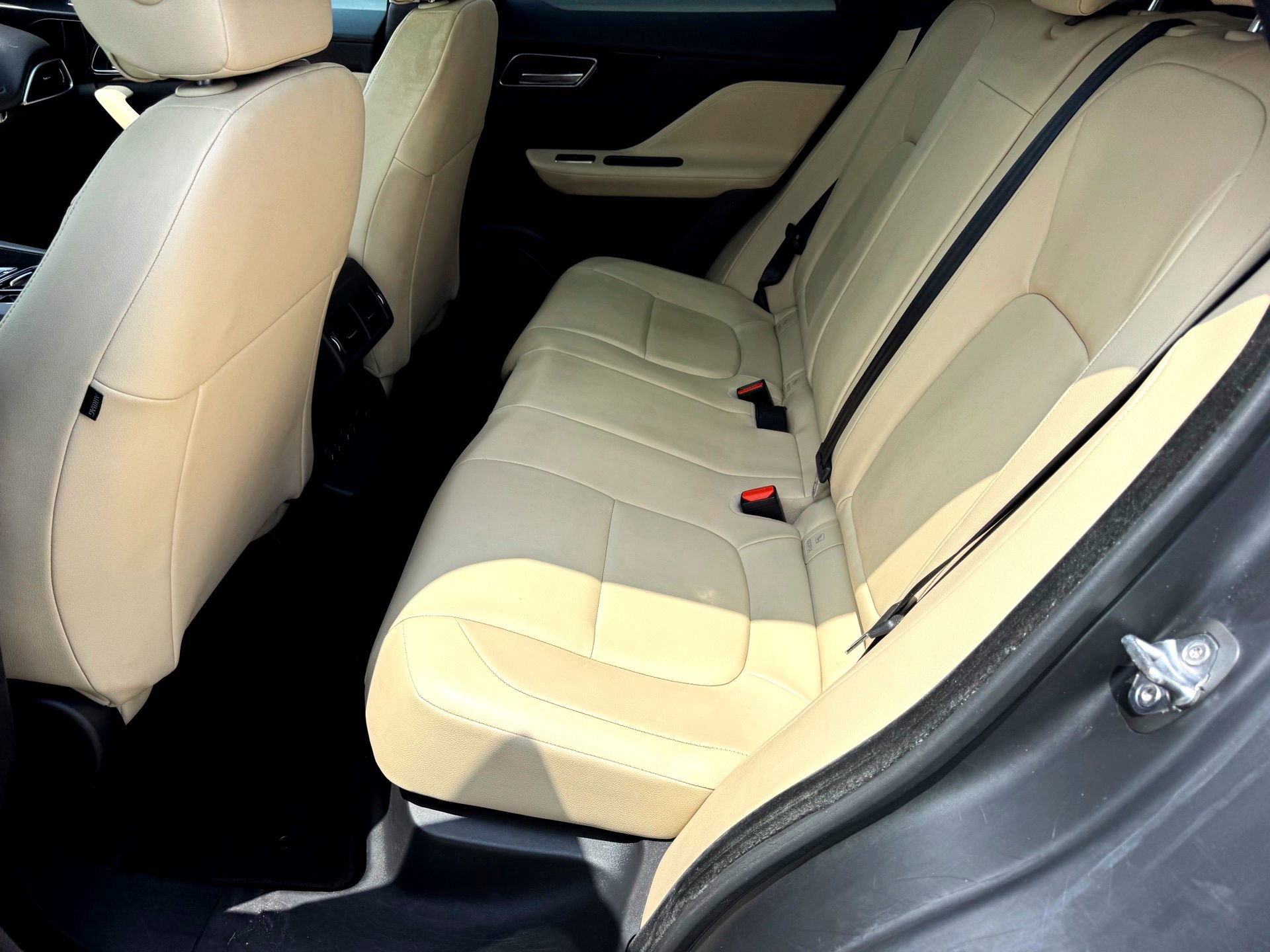 Used 2018 Jaguar F-PACE Premium AWD/4WD image 20