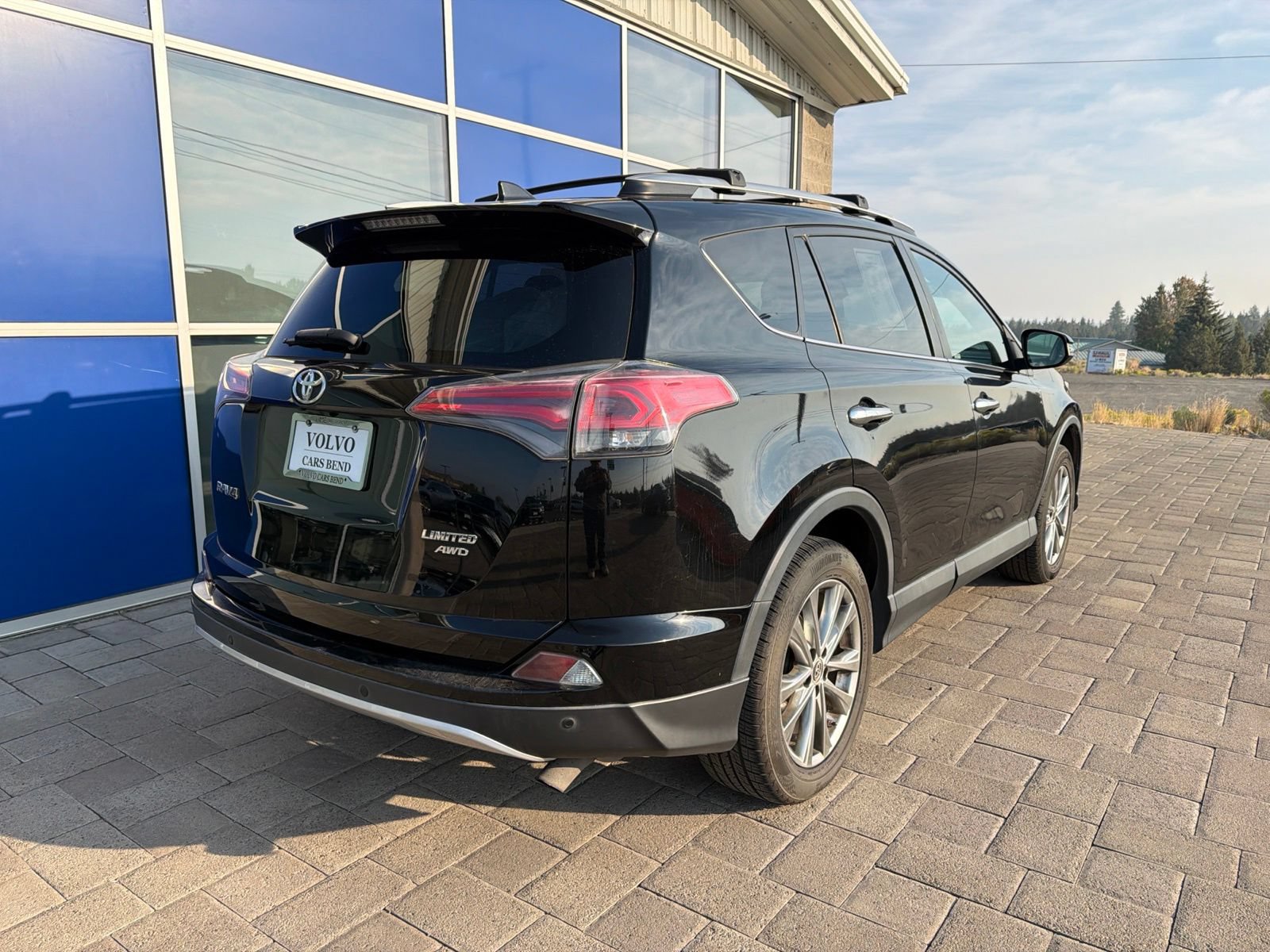 Used 2016 Toyota RAV4 Limited w/ Advanced Technology Package AWD/4WD image 7