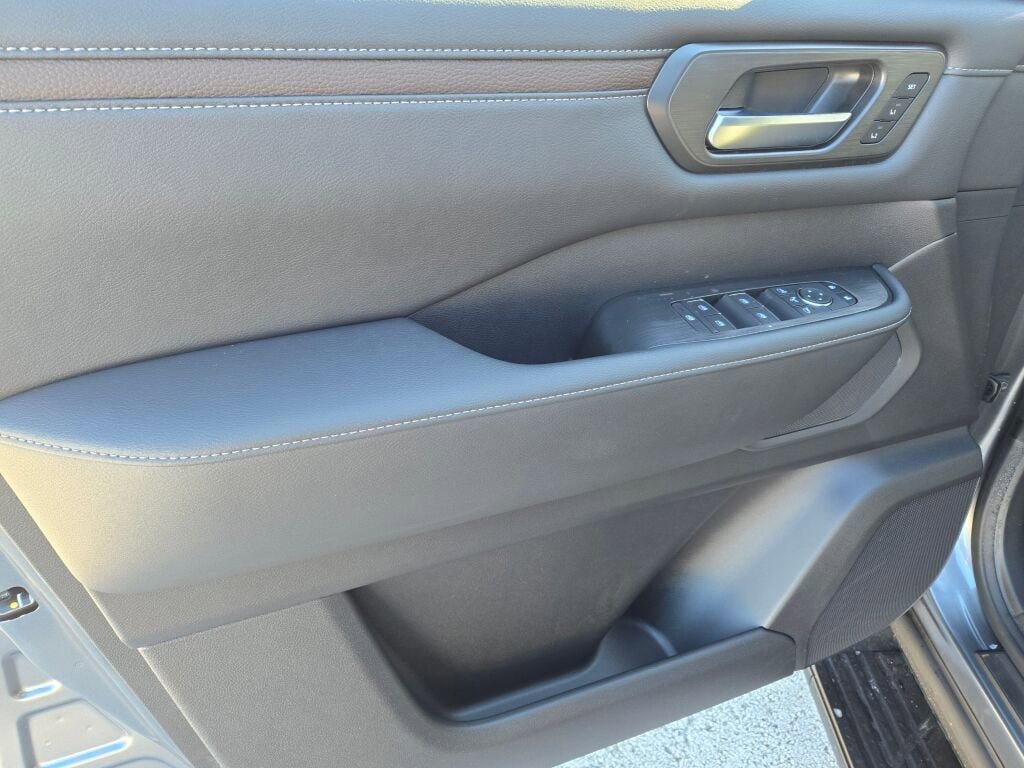 New 2026 Nissan Armada SL w/ Captain's Chari Seat Package image 22