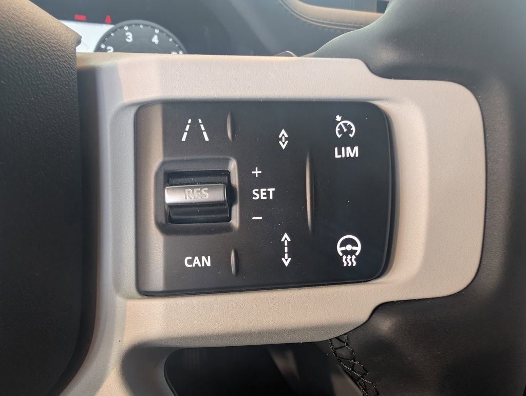 New 2026 Land Rover Defender 130 X-Dynamic SE image 18