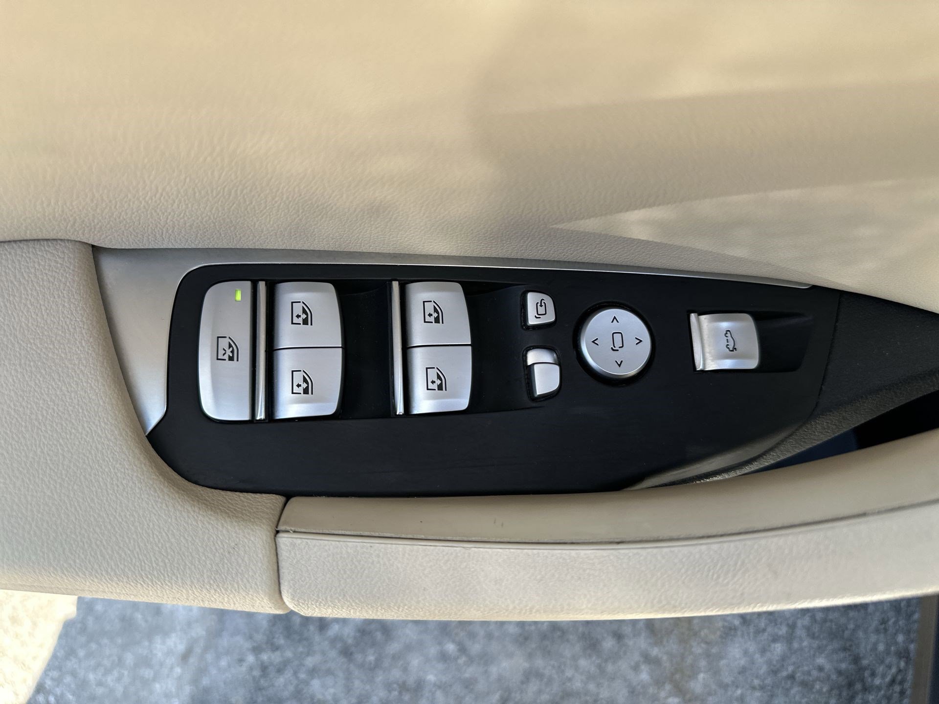 Used 2025 BMW X4 xDrive30i image 15