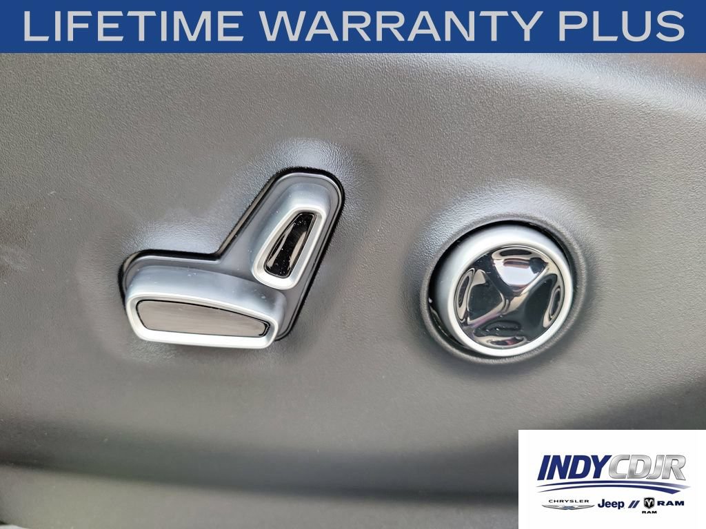 New 2026 Chrysler Pacifica Pinnacle w/ Trailer Tow Group AWD/4WD image 24