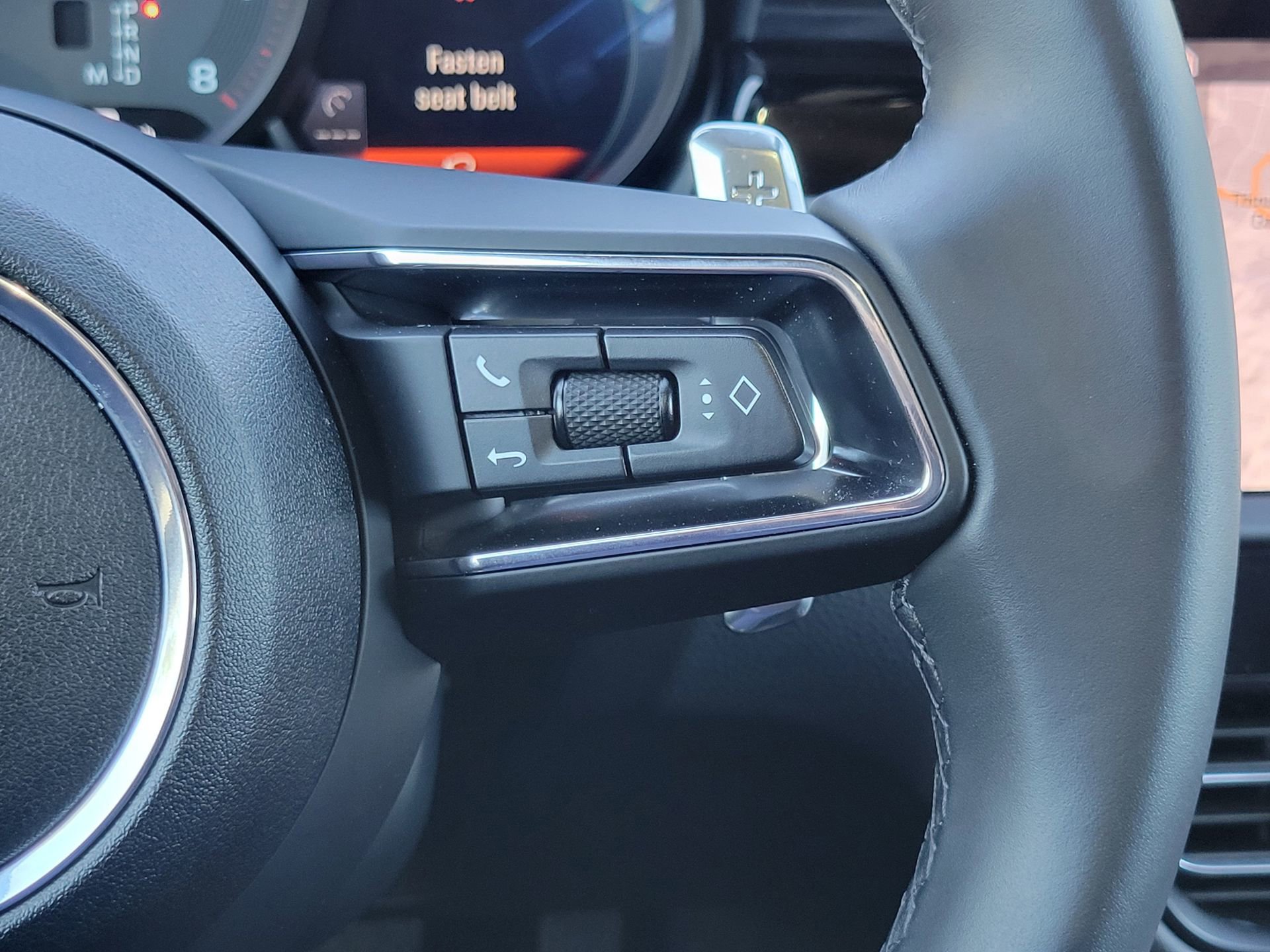 Used 2025 Porsche Macan image 14