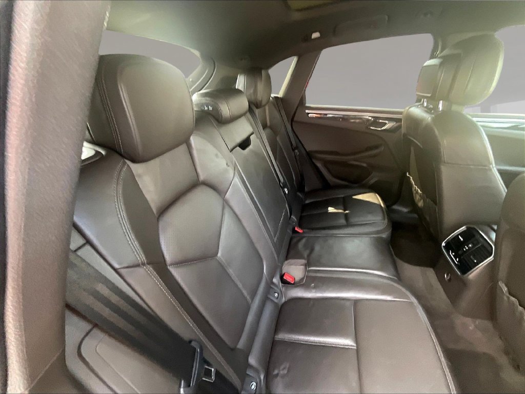 Used 2018 Porsche Macan AWD/4WD image 23