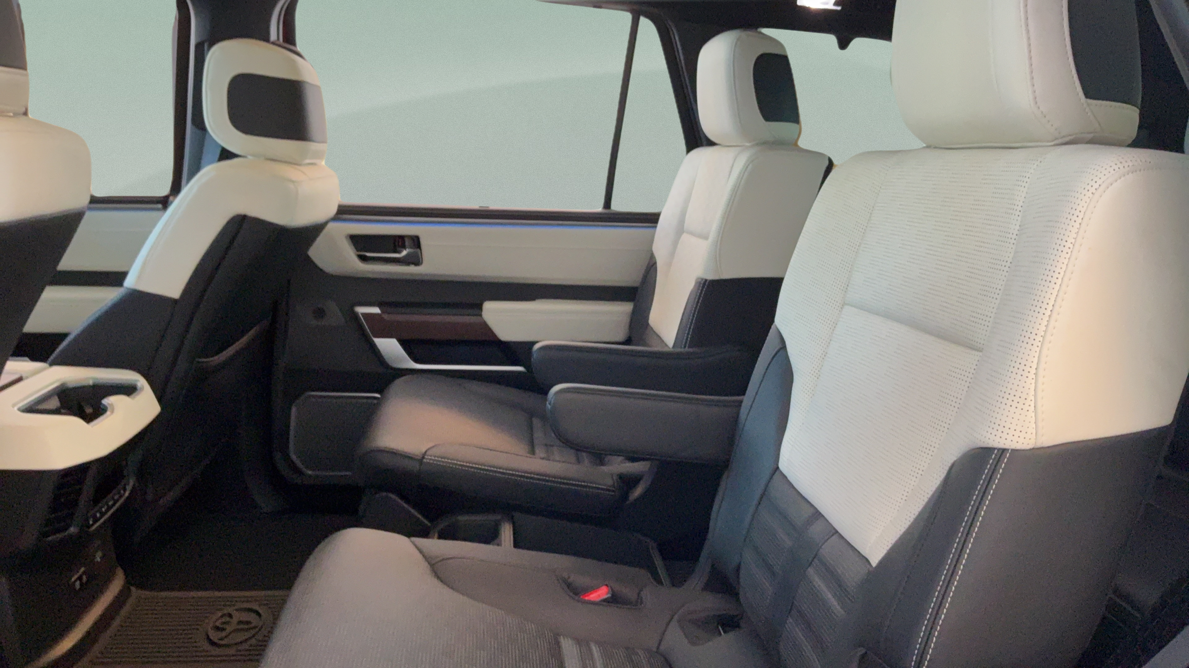 Certified 2024 Toyota Sequoia Capstone AWD/4WD image 33