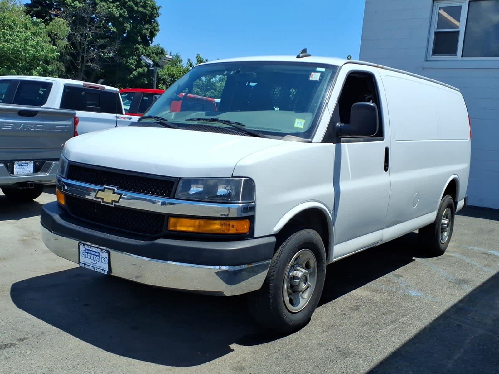 Used 2021 Chevrolet Express 2500 w/ Driver Convenience Package RWD image 3