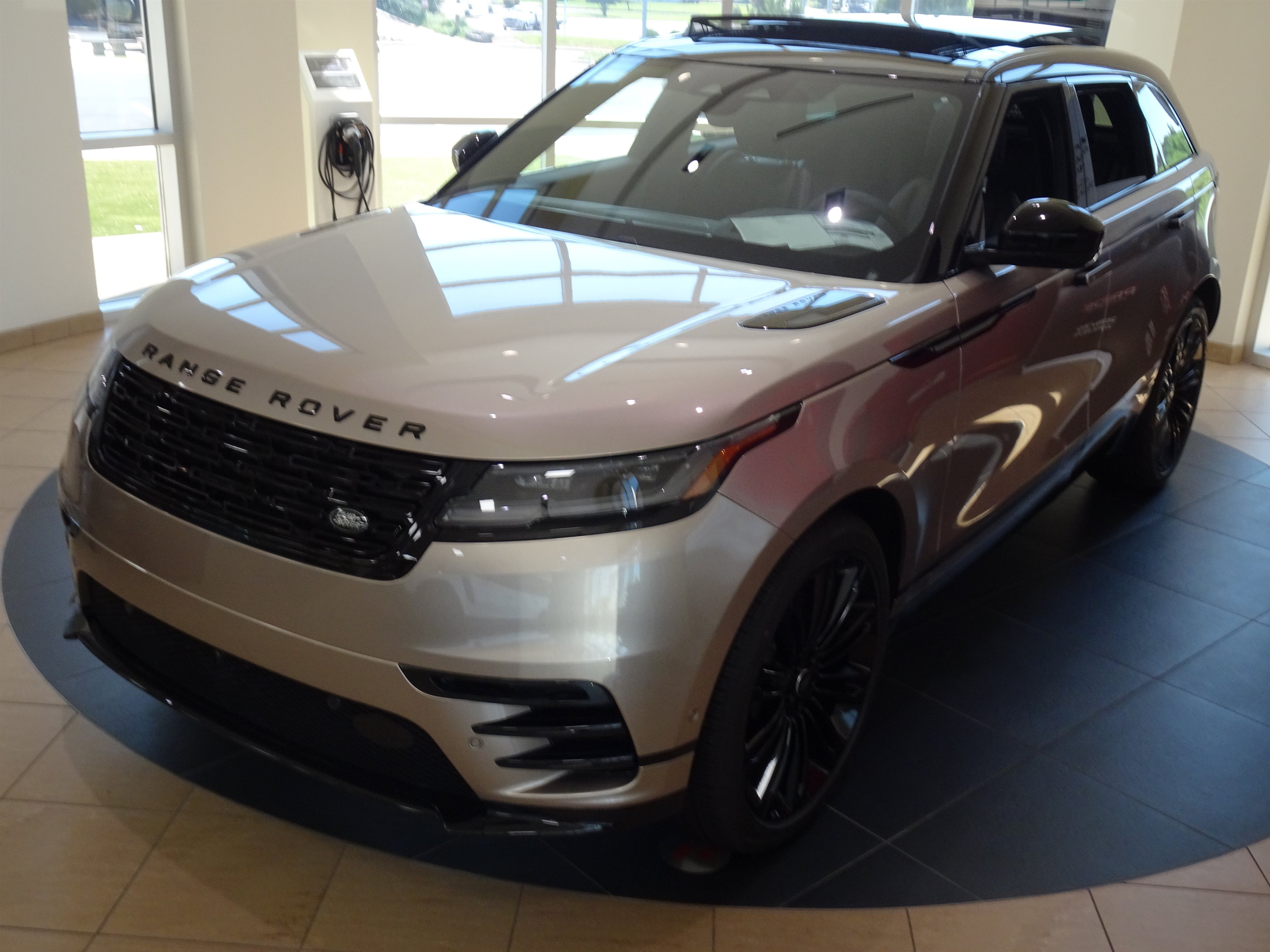 New 2026 Land Rover Range Rover Velar Belgravia AWD/4WD image 8