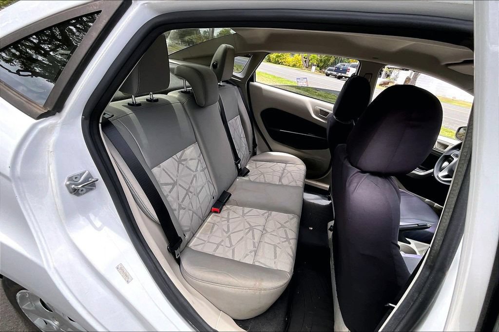 Used 2013 Ford Fiesta SE FWD image 29