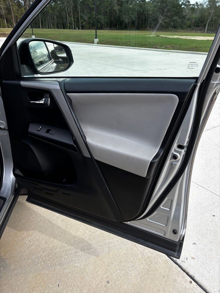 Used 2017 Toyota RAV4 XLE image 16