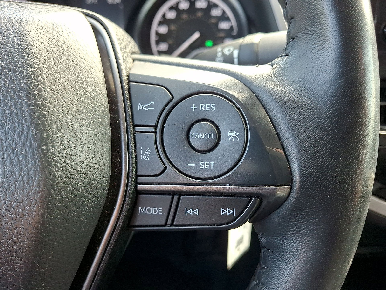 Used 2024 Toyota Camry SE FWD image 18
